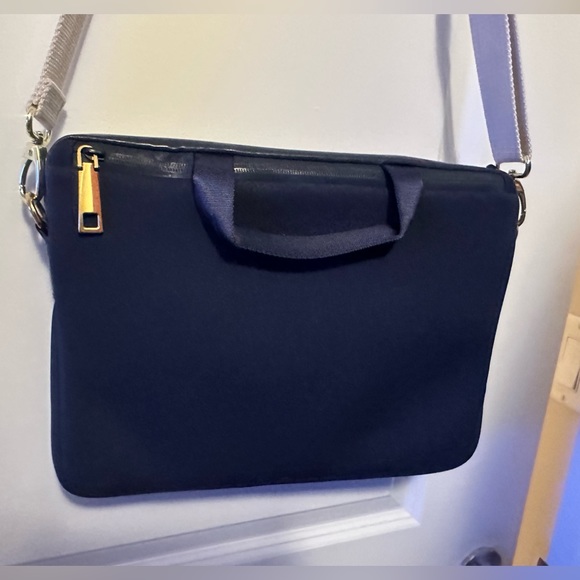 Marc Jacobs New York laptop sleeve. Navy. - Picture 2 of 5